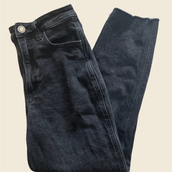 Hollister Ultra High Rise Mom Jeans Size 2 - Picture 4 of 5